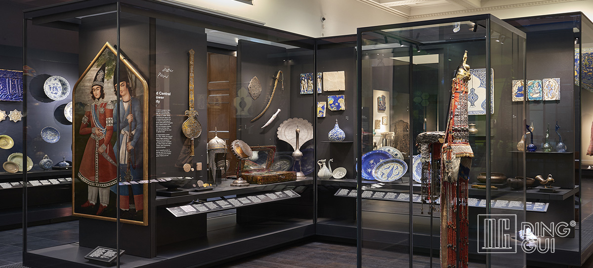 Professional senior museum display cabinet